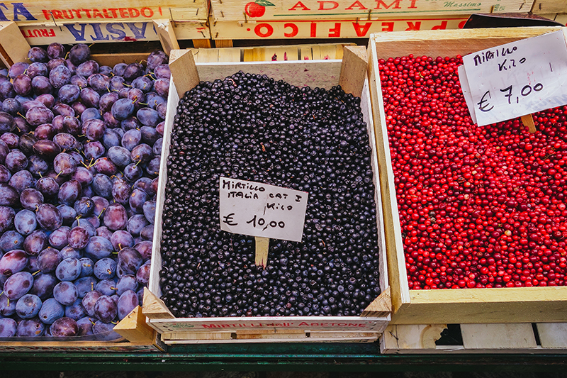 Bolzano-market-berries