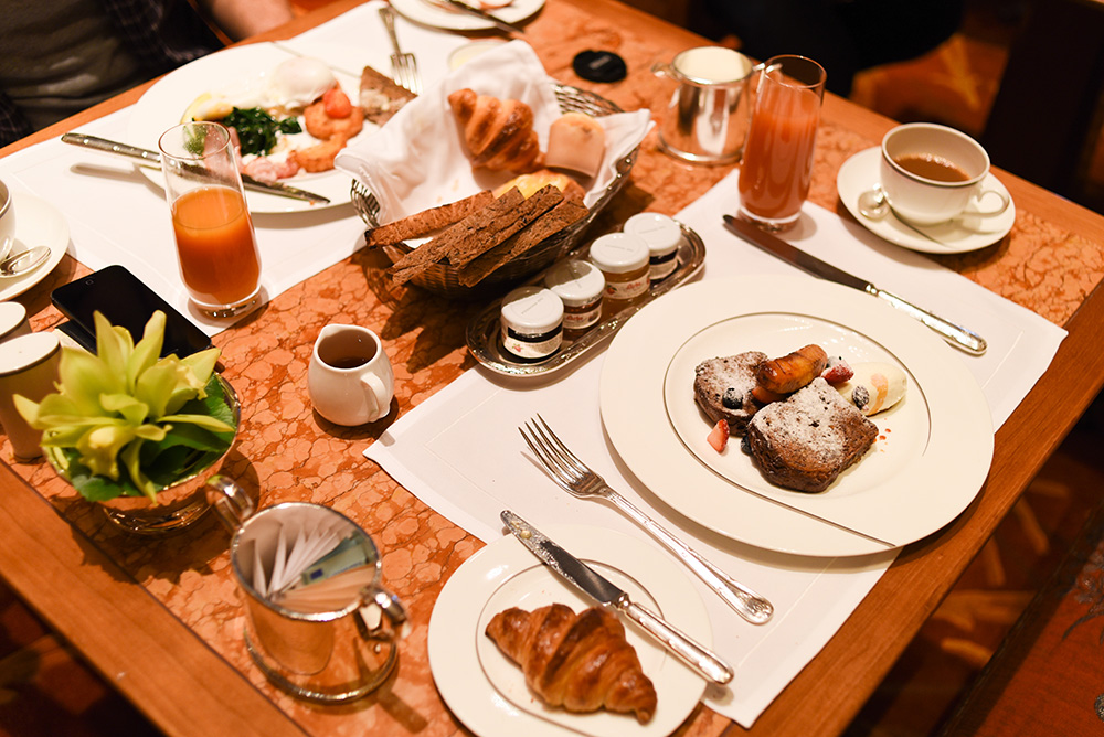 peninsula-tokyo-breakfast