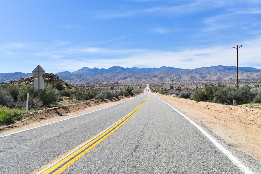 how_to_have_an_epic_weekend_at_joshua_tree_national_park_road
