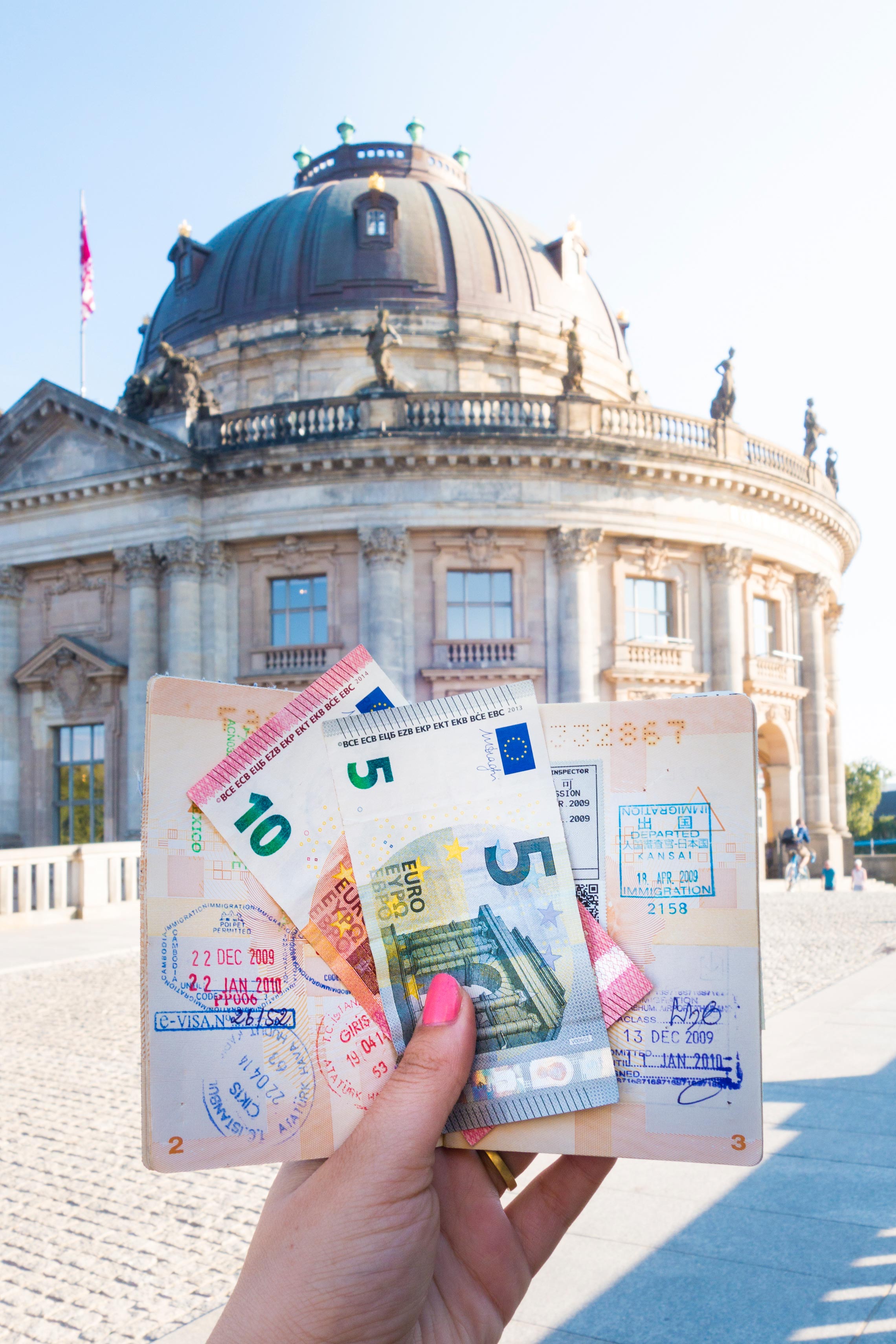 Tips for Travelling with Foreign Cash