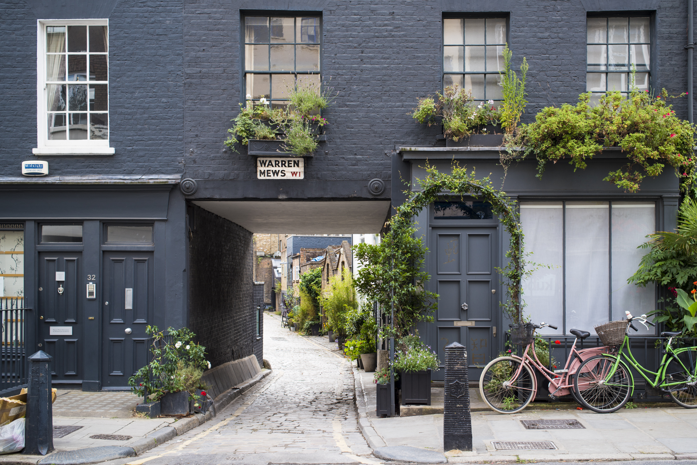 London Guide, Warren Mews