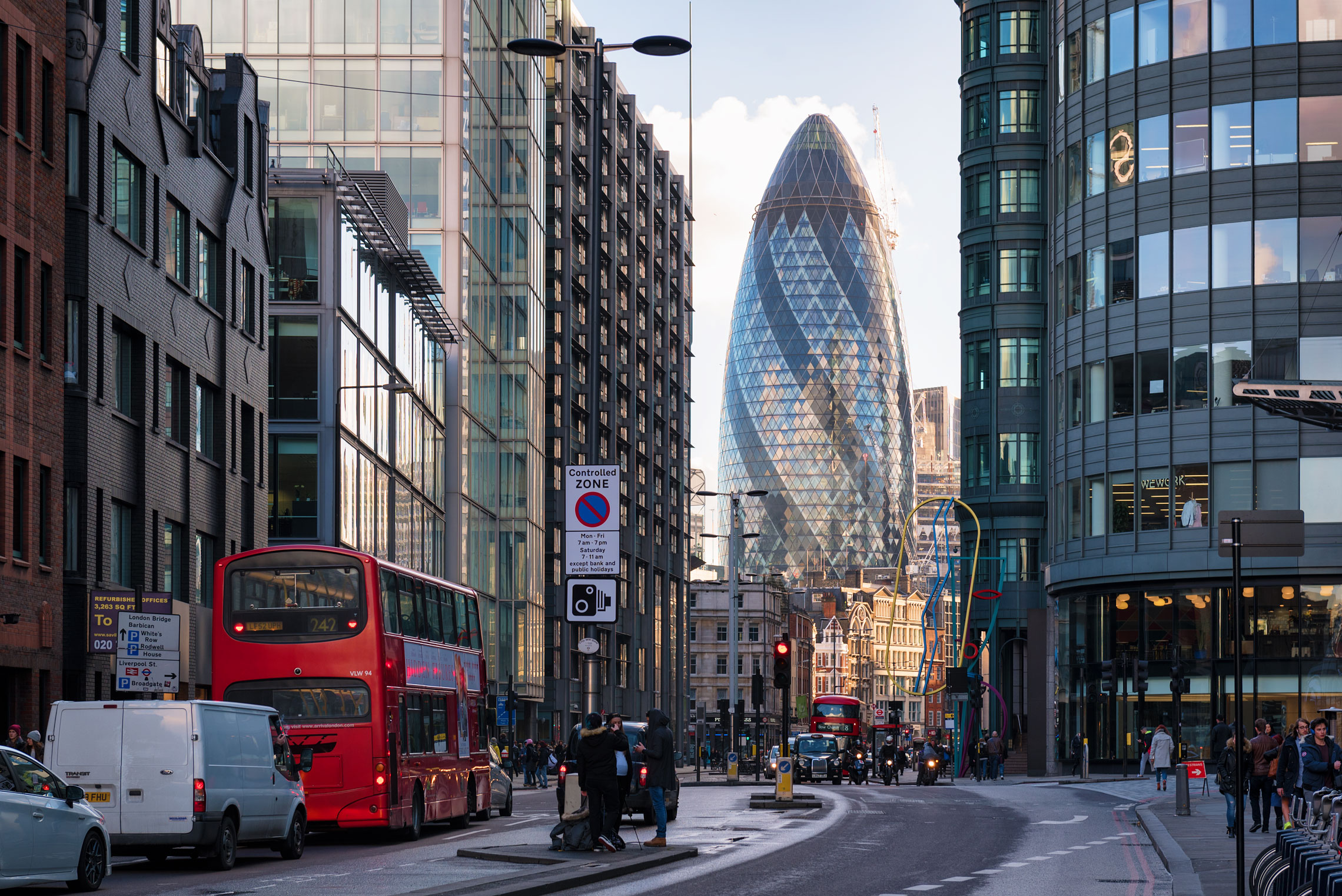 Beginner's Guide to London, The Gherkin, City Street