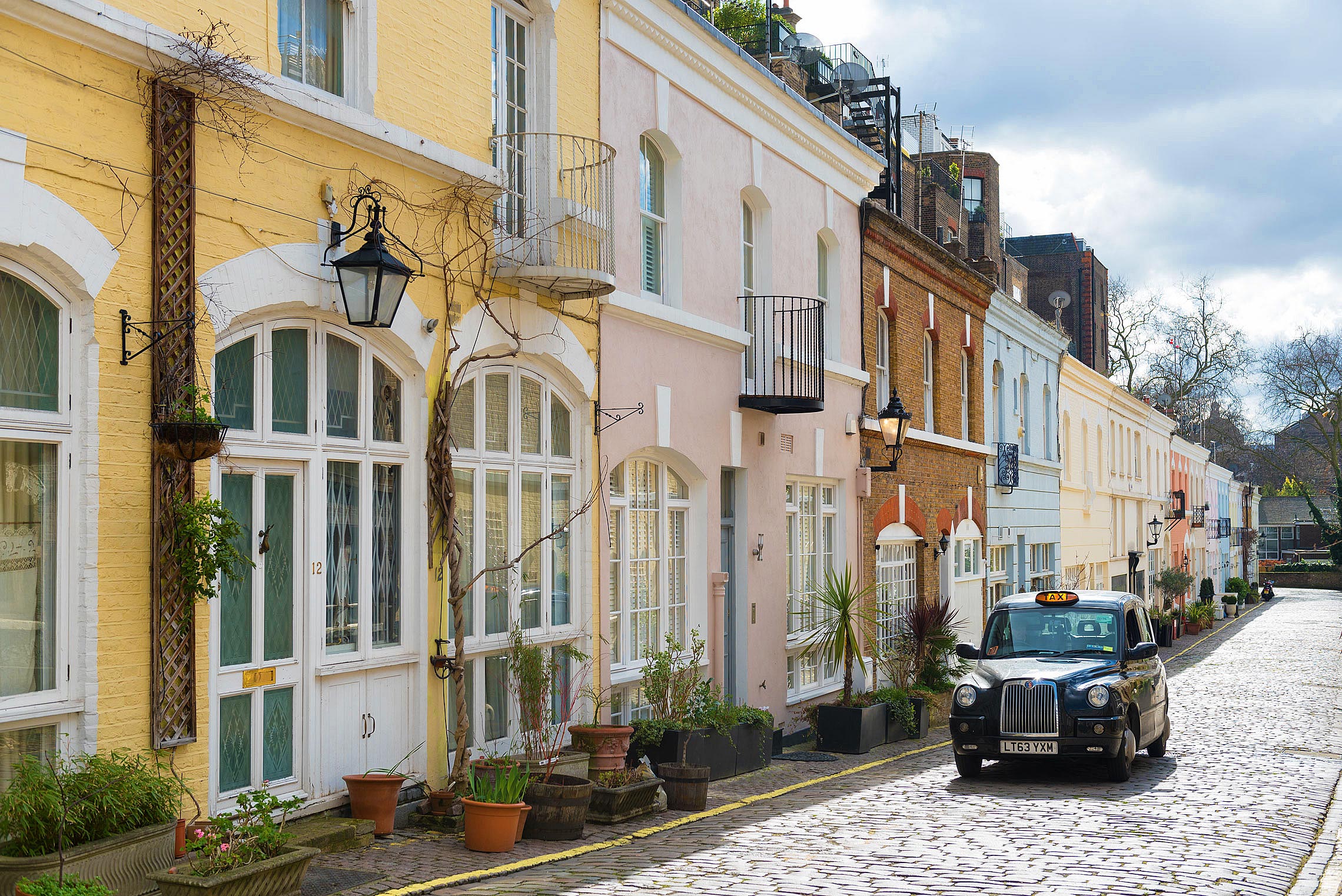 London's Cutest Streets, Ennismore Mews