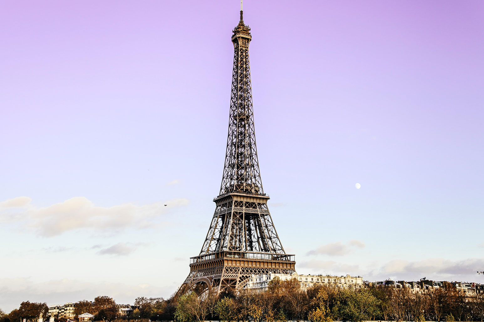Common Scams in Europe, Eiffel Tower, Paris